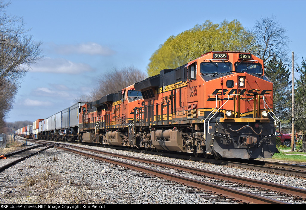 BNSF 3935